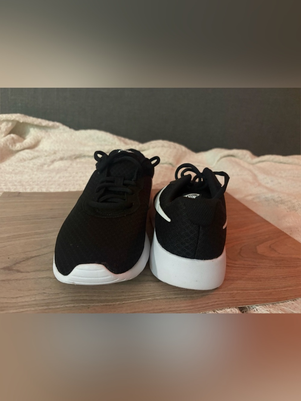 Nike Tanjun Sneakers Black & White US 5.5 Like New - Picture 3 of 5